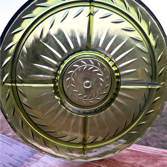 Vintage Indiana Glass Co. Avocado Green Veggie Platter Mid Century - Picture 5 of 8